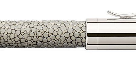 Fountain pen Pen of the Year 2005 Olive Medium